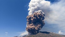 Erupcia sopky Etna vydesila turistov. Je bezpečné cestovať v tomto období na Sicíliu?