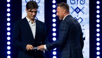 Dobehnúť Hossu? To musím ešte veľa mlieka vypiť, smial sa Hokejista roka Slafkovský