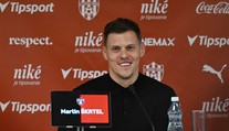 VIDEO: S telefónom sa budí aj zaspáva. Martin Škrtel o práci športového riaditeľa v Spartaku Trnava