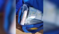 VIDEO: Dovolenkári na Sicílii lovili z mora balíky plné peňazí. Dlho sa z nich však netešili