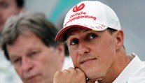 Schumacherov stav sa naďalej zhoršuje. Legenda nemôže chodiť ani komunikovať