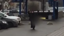 Žena, ktorá po Moskve chodila s odrezanou hlavou dievčatka, zostane vo väzbe