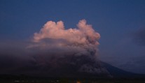 Na indonézskom ostrove Jáva vybuchla sopka Semeru. Úrady vyhlásili najvyšší stupeň pohotovosti
