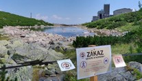 Tatry pritvrdzujú voči kúpaniu sa v plesách. Kontroly budú denné, pokuty tisícové