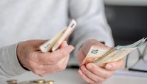Dobrá správa pre desaťtisíce dôchodcov. Prídu im vyššie penzie a aj doplatok