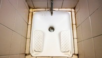 Rakúsko zavádza na odpočívadlách turecké záchody. Kritici hovoria o návrate do stredoveku