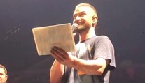 Justin Timberlake prerušil koncert v Detroite: Pred tisíckami ľudí oznámil správu o tehotenstve