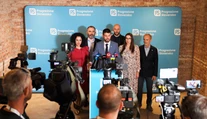 PS má problém. Pozastavilo členstvo veľkému sponzorovi, vracia mu 900-tisíc eur