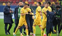 Počuli skandovanie tribún a odišli z ihriska. UEFA rozhodla o osude zápasu Rumunska s Kosovom