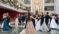 FOTO: Po boku Lukašenka sa objavuje o desiatky rokov mladšia modelka. Je to jeho milenka, píšu ruské médiá