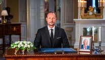 „Teraz je rad na mne.“ Nový nórsky kráľ prehovoril k národu, pri slovách o rodičoch zadržiaval slzy