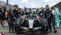 Šesťkrát si vymenili vedenie, celkom zábava, vravel Hamilton. Šprint v Číne ovládol bezchybný Russell