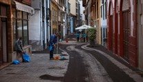 Tisíce ľudí na ostrove La Palma sú v lockdowne pre sopečnú aktivitu