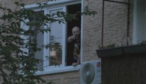 Hrôzostrašná noc v Partizánskom: Muž sa vyhrážal, že vyhodí do vzduchu bytovku