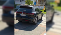 Jazdil po chodníku a cúval v protismere. Služobné auto rezortu obrany rieši polícia