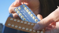 Hormonálnu antikoncepciu užíva čoraz menej žien. Namiesto nej siahajú po inej tabletke