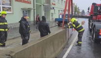 Miestni obviňujú vojakov, no úrady však odhalili, čo skutočne spustilo ničivú povodeň v Sliači
