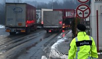 Nové protesty na Slovensku: Vstupujú do nich autodopravcovia, prekáža im aj transakčná daň
