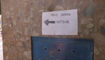 Hlavná stanica v Bratislave dostane nové toalety. Na opravu samotnej budovy si však po rokoch sľubov ešte počkáme