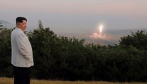 Severná Kórea tvrdí, že otestovala balistickú raketu na pevné palivo