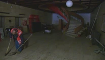 Hotel Kyjev v centre Bratislavy chátra už roky. Pozrite si jeho vnútrajšok našou kamerou
