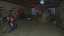 Hotel Kyjev v centre Bratislavy chátra už roky. Pozrite si jeho vnútrajšok našou kamerou