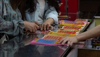 Dôchodkyňa si vyzdvihla obrovskú výhru zo stieracieho žrebu. Cestou domov vyhrala ďalších 296-tisíc