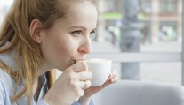 Pijete horúcu kávu či čaj? Výskum ukázal spojitosť s vážnym rakovinovým ochorením