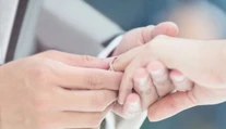 Pokus s prstami. Zistite, prečo sa obrúčky nosia na prstenníku