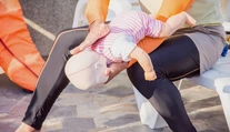 Korálky, guľôčky či figúrky zo stolových hier. Ako postupovať, keď sa nimi dieťa dusí a čomu sa rozhodne vyhnúť