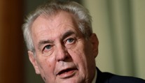 Po Česku sa pohybuje terorista, varoval prezident