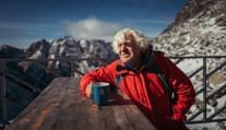 VIDEO: Tatranská legenda sa lúči. Viktor Beránek odchádza z Chaty pod Rysmi za tónov klavíra