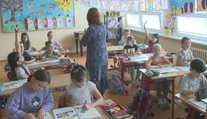 Vláda odklepla vyššie platy pre učiteľov. Mzdy budú rásť postupne, najbližšie v septembri