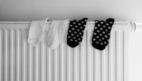 Sušíte bielizeň na radiátore? Odborníci varujú pred rizikami pre zdravie aj byt