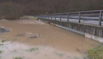 Ipeľ sa vylial z koryta, voda už zaplavila v Muli pivnice