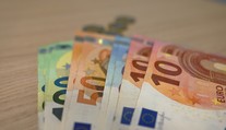 Od januára čaká mnohých Slovákov príjemná zmena. V peňaženke im zostane viac
