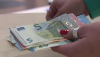 Vyššiu výplatu dostane 180-tisíc Slovákov. S minimálnou mzdou rastú aj tieto príspevky