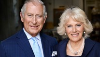 Camilla a Charles majú nový oficiálny portrét