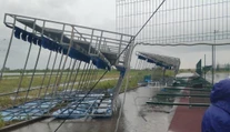 VIDEO: Nešťastie v Rusku počas zápasu. Pri zrútení tribúny zomrela žena, hlásia aj 15 zranených detí