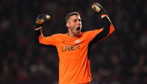 Slovák po nociach zbieral poháre, ráno uspel v Premier League. Rooney mu dlží Ovečkinovu hokejku, De Gea ho zobral na párty (rozhovor)