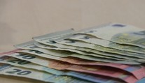 Ekonomika sa spomalí, ceny pôjdu hore. Čo čaká domácnosti a firmy v najbližších mesiacoch?