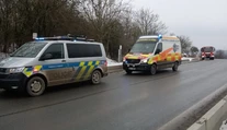 V lome objavili telo muža zaseknutého v korune stromu. Musel ho vyslobodiť vrtuľník
