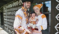 Miluje fotografie a folklór. Slovenka svoje dve lásky spojila tak, že fotí krojované bábätká