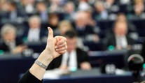 Europoslanci schválili rezolúciu o ochrane investigatívnych novinárov