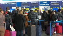 Ryanair odletel bez pasažierov. Vyložil im kufre a nechal ich na letisku