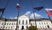 Prezidentský prieskum: Šefčovič vedie, Čaputová sa dotiahla na Mistríka