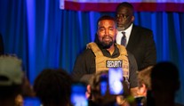 Americký raper Kanye West spustil svoju predvolebnú kampaň. Nechýbali slzy ani dráma