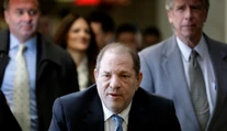 Pozitívny test na koronavírus má aj odsúdený producent Weinstein