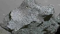 Meteorit prerazil strechu domu. Vedci v ňom našli látky, ktoré môžu objasniť vznik života