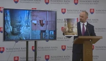 Majerský ukázal fotky problémových stĺpov prešovskej nemocnice. KDH chce odvolávať Kaliňáka
